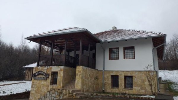 ТИПОВАЛИ ДЕЛО ПАЈЕ ЈОВАНОВИЋА? Ни после две године није расветљена пљачка Музеја вожда Карађорђа, украдено непроцењиво јеванђеље ТИПОВАЛИ ДЕЛО ПАЈЕ ЈОВАНОВИЋА? Ни после две године није расветљена пљачка Музеја вожда Карађорђа, украдено непроцењиво јеванђеље