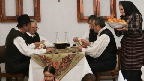 ВАЖНА ЈЕ ТРАДИЦИЈА: Буњевци у Суботици приказали обичај Великог прела ВАЖНА ЈЕ ТРАДИЦИЈА: Буњевци у Суботици приказали обичај Великог прела