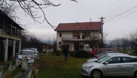 ДАНИЛО НОЖЕМ УБО ОЦА У СТОМАК: Ухапшен осумњичени - познато у каквом је стању повређени Светислав (ВИДЕО) ДАНИЛО НОЖЕМ УБО ОЦА У СТОМАК: Ухапшен осумњичени - познато у каквом је стању повређени Светислав (ВИДЕО)