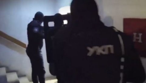 ПОГЛЕДАЈТЕ КАКО СУ ПАЛИ МАКРОИ У БЕОГРАДУ: Ухапшена шесторка која је организовала проституцију (ВИДЕО) ПОГЛЕДАЈТЕ КАКО СУ ПАЛИ МАКРОИ У БЕОГРАДУ: Ухапшена шесторка која је организовала проституцију (ВИДЕО)