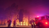 ŠIRE SE POŽARI AUSTRALIJOM: Vatra uništila 30 kuća, gori više od 7.000 hektara ŠIRE SE POŽARI AUSTRALIJOM: Vatra uništila 30 kuća, gori više od 7.000 hektara