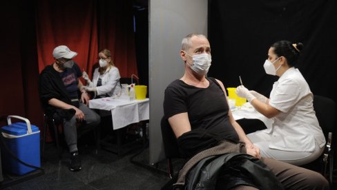 ВАКЦИНАЦИЈА У НАРОДНОМ ПОЗОРИШТУ: Имунизација запослених у националном театру (ФОТО) ВАКЦИНАЦИЈА У НАРОДНОМ ПОЗОРИШТУ: Имунизација запослених у националном театру (ФОТО)