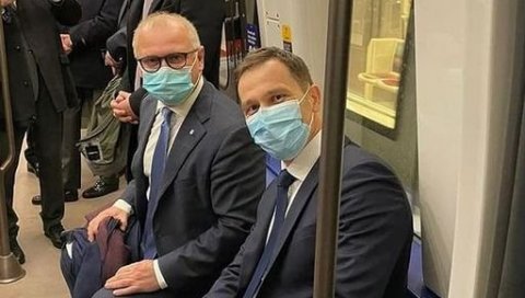 ВОЖЊА НА ЛИНИЈИ 14: Весић и Мали провозали се метроом у Паризу (ВИДЕО) ВОЖЊА НА ЛИНИЈИ 14: Весић и Мали провозали се метроом у Паризу (ВИДЕО)