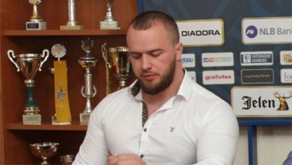 ПОДИГНУТА ОПТУЖНИЦА ПРОТИВ КОСТИЋА: Самопроглашени вођа навијача Борца пред судом због мучења и злостављања конобара ПОДИГНУТА ОПТУЖНИЦА ПРОТИВ КОСТИЋА: Самопроглашени вођа навијача Борца пред судом због мучења и злостављања конобара
