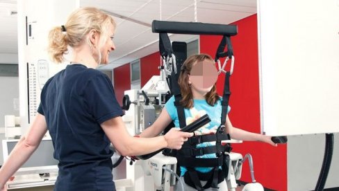 УЗ РОБОТСКЕ НОГЕ ЛАКШИ ПРВИ КОРАК: Хуманитарна акција за набавку скупоценог апарата за рехабилитацију деце УЗ РОБОТСКЕ НОГЕ ЛАКШИ ПРВИ КОРАК: Хуманитарна акција за набавку скупоценог апарата за рехабилитацију деце
