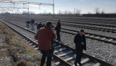 ОВДЕ ЈЕ ВОЗ ПРЕГАЗИО ЧОВЕКА: Прва фотографија са места трагедије на станици у Малој Крсни ОВДЕ ЈЕ ВОЗ ПРЕГАЗИО ЧОВЕКА: Прва фотографија са места трагедије на станици у Малој Крсни