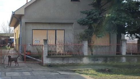 OVO JE KUĆA U KOJOJ JE MUŽ UBIO ŽENU: Roletne spuštene, u dvorištu zavija pas, neverica među komšijama u Temerinu OVO JE KUĆA U KOJOJ JE MUŽ UBIO ŽENU: Roletne spuštene, u dvorištu zavija pas, neverica među komšijama u Temerinu