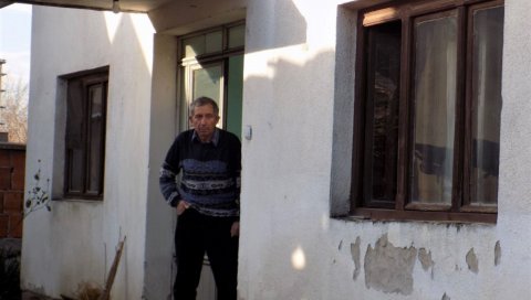 СЛАЂАНОВИ РОДИТЕЉИ НЕМИ ОД БОЛА: Мук у породичној кући трагично преминулог мушкарца из Прилепца (ФОТО) СЛАЂАНОВИ РОДИТЕЉИ НЕМИ ОД БОЛА: Мук у породичној кући трагично преминулог мушкарца из Прилепца (ФОТО)