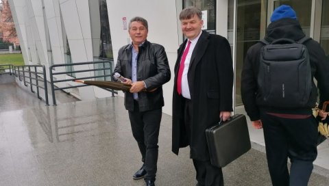 ЗАВРШЕНО СУЂЕЊЕ ХАЛИДУ МУСЛИМОВИЋУ: Познати певач чека пресуду уа премлаћивање бивше љубавнице ЗАВРШЕНО СУЂЕЊЕ ХАЛИДУ МУСЛИМОВИЋУ: Познати певач чека пресуду уа премлаћивање бивше љубавнице