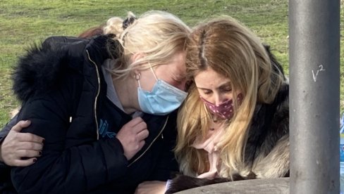 DRAGANOVA (15) KNJIGA OTKRIVA SVE? Policija sluti na najgore, majka ne želi da poveruje u to (FOTO) DRAGANOVA (15) KNJIGA OTKRIVA SVE? Policija sluti na najgore, majka ne želi da poveruje u to (FOTO)