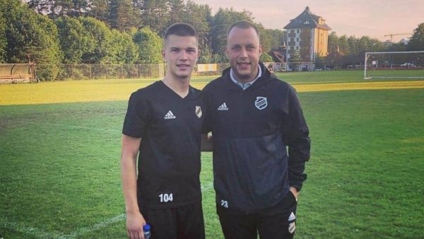КРЕНУО ОЧЕВИМ СТОПАМА: Лазар Кежман игра на истој позицији као легендарни нападач КРЕНУО ОЧЕВИМ СТОПАМА: Лазар Кежман игра на истој позицији као легендарни нападач