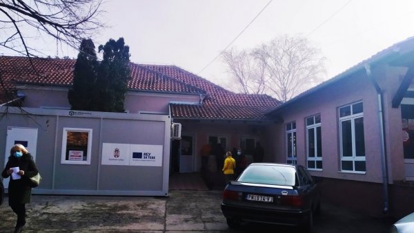 ЈЕДАН ПАЦИЈЕНТ ПРЕМИНУО, ТРИ НОВА ПРИЈЕМА: И даље благи раст броја хоспитализованих на ковид-одељењу у Параћину ЈЕДАН ПАЦИЈЕНТ ПРЕМИНУО, ТРИ НОВА ПРИЈЕМА: И даље благи раст броја хоспитализованих на ковид-одељењу у Параћину