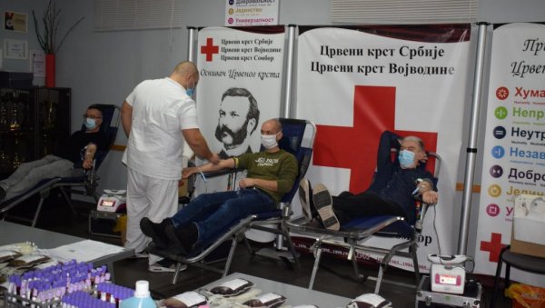 АПЕЛ ЦРВЕНОГ КРСТА СОМБОРА СУГРАЂАНИМА: Сутра дајте крв и некоме спасите живот АПЕЛ ЦРВЕНОГ КРСТА СОМБОРА СУГРАЂАНИМА: Сутра дајте крв и некоме спасите живот