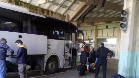 NAPRAVIO HAOS ZBOG PERONSKE KARTE: Uhapšen muškarac iz Rekovca osumnjičen da je napao nekoliko službenih lica NAPRAVIO HAOS ZBOG PERONSKE KARTE: Uhapšen muškarac iz Rekovca osumnjičen da je napao nekoliko službenih lica