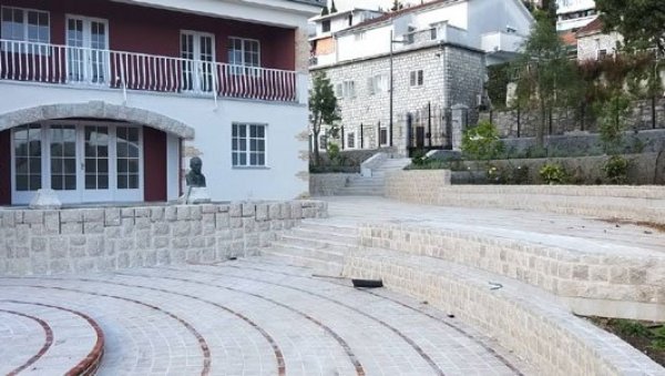 НЕ РУЖИТЕ АНДРИЋА: Бура поводом најаве да ће Михаел Мартенс гостовати на отварању обновљене куће писца у Херцег Новом НЕ РУЖИТЕ АНДРИЋА: Бура поводом најаве да ће Михаел Мартенс гостовати на отварању обновљене куће писца у Херцег Новом