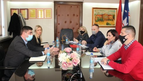 САСТАНАК У БИЈЕЉИНИ: Новим колективним уговором до већих права радника САСТАНАК У БИЈЕЉИНИ: Новим колективним уговором до већих права радника