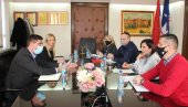 САСТАНАК У БИЈЕЉИНИ: Новим колективним уговором до већих права радника САСТАНАК У БИЈЕЉИНИ: Новим колективним уговором до већих права радника
