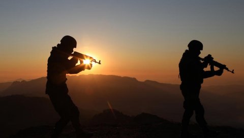 СУКОБИ НА ЈУГОЗАПАДУ ИНДИЈЕ: Погинуло 12 герилаца и два војника СУКОБИ НА ЈУГОЗАПАДУ ИНДИЈЕ: Погинуло 12 герилаца и два војника
