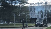 ОРУЖАНЕ СНАГЕ НА СТАДИОНУ ПАРТИЗАНА: Полиција упала у просторије које је користио Веља Невоља (ФОТО) ОРУЖАНЕ СНАГЕ НА СТАДИОНУ ПАРТИЗАНА: Полиција упала у просторије које је користио Веља Невоља (ФОТО)