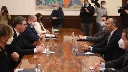 ВУЧИЋ СА ФАБРИЦИЈЕМ: Председник се састао са амбасадором ЕУ у Србији ВУЧИЋ СА ФАБРИЦИЈЕМ: Председник се састао са амбасадором ЕУ у Србији