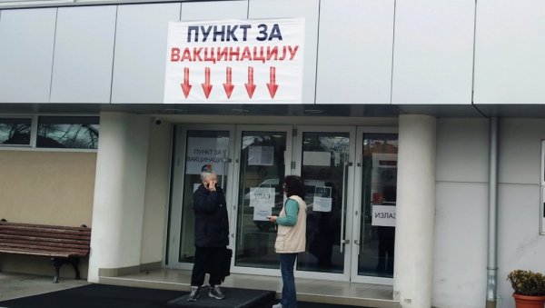 СУТРА РЕВАКЦИНАЦИЈА 197 ПАРАЋИНАЦА: Списак са именима стигао у Дом здравља, имунизација у Спортском центру „7. јул“ СУТРА РЕВАКЦИНАЦИЈА 197 ПАРАЋИНАЦА: Списак са именима стигао у Дом здравља, имунизација у Спортском центру „7. јул“
