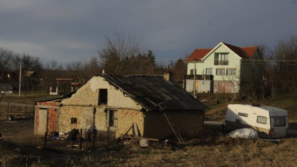 ОТАЦ СИЛЕЏИЈА ПОКУШАО ДА СЕ УБИЈЕ: Новости откривају нове детаље стравичног напаствовања сестара у селу Шумарак код Ковина ОТАЦ СИЛЕЏИЈА ПОКУШАО ДА СЕ УБИЈЕ: Новости откривају нове детаље стравичног напаствовања сестара у селу Шумарак код Ковина
