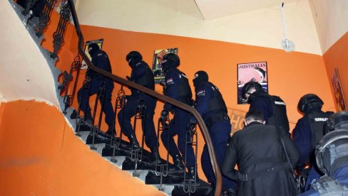 МИГРАНИ МОРАЈУ БИТИ У КАМПОВИМА: Вулин о азилантима у нашој земљи МИГРАНИ МОРАЈУ БИТИ У КАМПОВИМА: Вулин о азилантима у нашој земљи