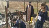 ПРИНЦ ФИЛИП У РАДОВАЊСКОМ ЛУГУ: Посетио опљачкани Музеј вожда Карађорђа (ФОТО) ПРИНЦ ФИЛИП У РАДОВАЊСКОМ ЛУГУ: Посетио опљачкани Музеј вожда Карађорђа (ФОТО)
