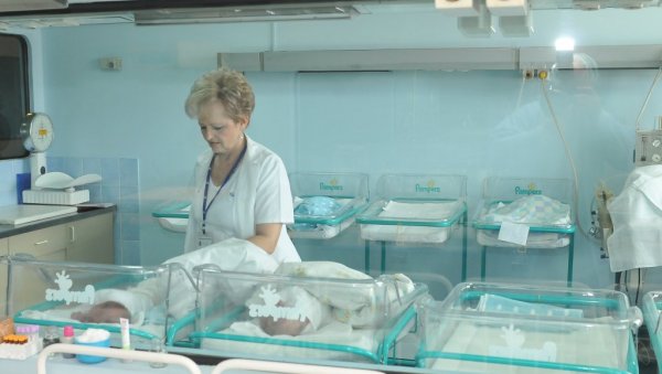 СЈАЈНА ВЕСТ ИЗ НОВОГ САДА: Протеклог дана рођено 29 беба, од тога три пара близанаца СЈАЈНА ВЕСТ ИЗ НОВОГ САДА: Протеклог дана рођено 29 беба, од тога три пара близанаца