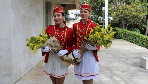 PRAZNIK MIMOZE UPRKOS ZIMI I KORONI: U Herceg Novom odlučili - održaće tradicionalnu manifestaciju (FOTO) PRAZNIK MIMOZE UPRKOS ZIMI I KORONI: U Herceg Novom odlučili - održaće tradicionalnu manifestaciju (FOTO)