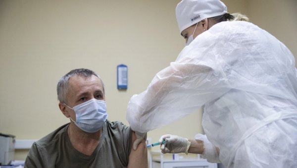 ДВЕ РАЗЛИЧИТЕ ДОЗЕ БОЉА ЗАШТИТА? У Британији започета научна студија у покушају да се нађе ефикаснији модел имунизације ДВЕ РАЗЛИЧИТЕ ДОЗЕ БОЉА ЗАШТИТА? У Британији започета научна студија у покушају да се нађе ефикаснији модел имунизације
