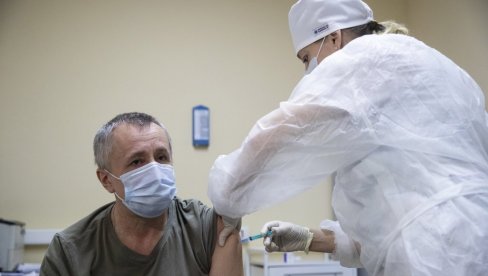 ДВЕ РАЗЛИЧИТЕ ДОЗЕ БОЉА ЗАШТИТА? У Британији започета научна студија у покушају да се нађе ефикаснији модел имунизације ДВЕ РАЗЛИЧИТЕ ДОЗЕ БОЉА ЗАШТИТА? У Британији започета научна студија у покушају да се нађе ефикаснији модел имунизације
