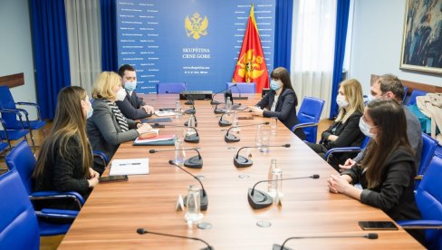 IZMENE VRAĆAJU UGLED LEKARIMA: Sindikat medicinara sa potpredsednicom Skupštine dogovorio povećanje IZMENE VRAĆAJU UGLED LEKARIMA: Sindikat medicinara sa potpredsednicom Skupštine dogovorio povećanje