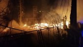 POGINULA JEDNA OSOBA: Teška noć u Novom Pazaru, u istom trenutku izbila dva požara! POGINULA JEDNA OSOBA: Teška noć u Novom Pazaru, u istom trenutku izbila dva požara!