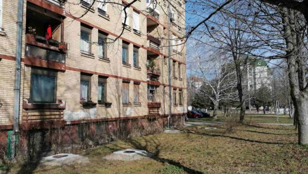 УЖАС У НИШУ: Тинејџерка (17) избола момка (20) после свађе, нанела му тешке повреде УЖАС У НИШУ: Тинејџерка (17) избола момка (20) после свађе, нанела му тешке повреде