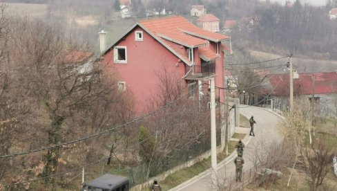 NOVOSTI EKSKLUZIVNO SAZNAJU: U Veljinoj vikendici u Ritopeku pronađena industrijska mašina za mlevenje mesa?! NOVOSTI EKSKLUZIVNO SAZNAJU: U Veljinoj vikendici u Ritopeku pronađena industrijska mašina za mlevenje mesa?!