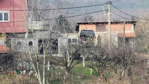 ОТВОРЕН СЕФ У КУЋИ СТРАВЕ: Нађено десетине хиљада евра, али и свежањ кључева, који су Беливук и Миљковић чували ОТВОРЕН СЕФ У КУЋИ СТРАВЕ: Нађено десетине хиљада евра, али и свежањ кључева, који су Беливук и Миљковић чували