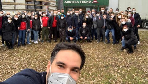 ДИЈАСПОРА УЗ СВОЈ НАРОД У НЕВОЉИ: Срби из Беча помажу поплављеним сународницима на КиМ (ФОТО) ДИЈАСПОРА УЗ СВОЈ НАРОД У НЕВОЉИ: Срби из Беча помажу поплављеним сународницима на КиМ (ФОТО)