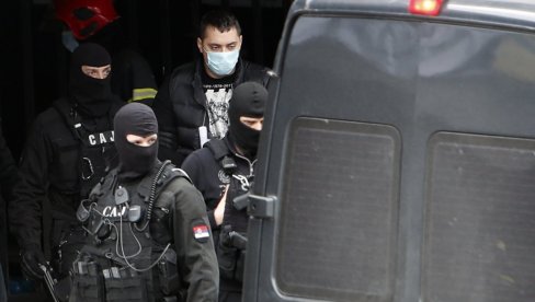 INSPEKTORI PADAJU ZBOG SARADNJE SA VELJOM NEVOLJOM: Stolić, Lajić i Vasiljevski uhapšeni u borbi protiv kavačke mafije INSPEKTORI PADAJU ZBOG SARADNJE SA VELJOM NEVOLJOM: Stolić, Lajić i Vasiljevski uhapšeni u borbi protiv kavačke mafije