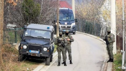 ОТКРИВЕНИ И ДНК ТРАГОВИ: Завршен увиђај на имању Веље Невоље, полиција у кући страве у Ритопеку пронашла брдо доказа! (ФОТО) ОТКРИВЕНИ И ДНК ТРАГОВИ: Завршен увиђај на имању Веље Невоље, полиција у кући страве у Ритопеку пронашла брдо доказа! (ФОТО)
