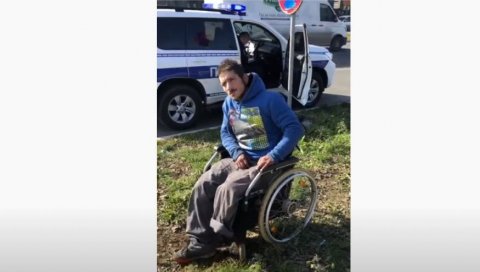 АЈДЕ САД УСТАНИ И ИСПРАВИ НОГАВИЦУ: Хит снимак - полиција раскринкала лажног просјака (ВИДЕО) АЈДЕ САД УСТАНИ И ИСПРАВИ НОГАВИЦУ: Хит снимак - полиција раскринкала лажног просјака (ВИДЕО)