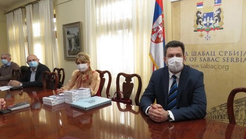 ZNANJE VREDNIJE UZ PRAKSU: Sastanak o dualnom obrazovanju održan u Šapcu (FOTO) ZNANJE VREDNIJE UZ PRAKSU: Sastanak o dualnom obrazovanju održan u Šapcu (FOTO)