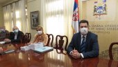ЗНАЊЕ ВРЕДНИЈЕ УЗ ПРАКСУ: Састанак о дуалном образовању одржан у Шапцу (ФОТО) ЗНАЊЕ ВРЕДНИЈЕ УЗ ПРАКСУ: Састанак о дуалном образовању одржан у Шапцу (ФОТО)