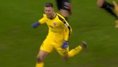 KAKAV FINIŠ: Golman u 93. minutu doneo bod, ali tu nije bio kraj (VIDEO) KAKAV FINIŠ: Golman u 93. minutu doneo bod, ali tu nije bio kraj (VIDEO)