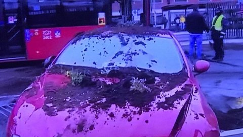 ПРВЕ ФОТОГРАФИЈЕ СА МЕСТА УДЕСА: Страшан судар у Булевару Ослобођења, слупали се аутомобил и аутобус! ПРВЕ ФОТОГРАФИЈЕ СА МЕСТА УДЕСА: Страшан судар у Булевару Ослобођења, слупали се аутомобил и аутобус!