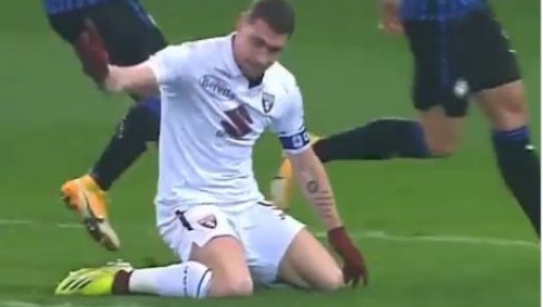 FUDBALERU TORINA APLAUDIRALI I IGRAČI ATALANTE: Beloti na delu pokazao šta znači fer-plej! Sudija u neverici (VIDEO) FUDBALERU TORINA APLAUDIRALI I IGRAČI ATALANTE: Beloti na delu pokazao šta znači fer-plej! Sudija u neverici (VIDEO)