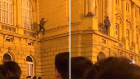 ИГРА СА ЖИВОТОМ: Младић скакао по згради позоришта (ВИДЕО) ИГРА СА ЖИВОТОМ: Младић скакао по згради позоришта (ВИДЕО)