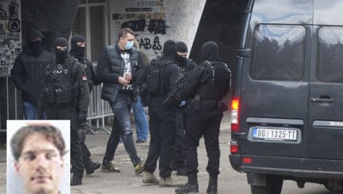 NAMAMILI GA SLIKOM VEZANOG VELJE NEVOLJE: Lazar Vukićević rekao jednu rečenicu prijateljima i nestao!(FOTO) NAMAMILI GA SLIKOM VEZANOG VELJE NEVOLJE: Lazar Vukićević rekao jednu rečenicu prijateljima i nestao!(FOTO)