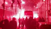 SPEKTAKULARAN DOČEK: Delije se bakljadom zahvalile fudbalerima (FOTO) SPEKTAKULARAN DOČEK: Delije se bakljadom zahvalile fudbalerima (FOTO)