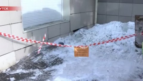 НЕВЕРОВАТНА НЕСРЕЋА У РУСИЈИ: Четворо погинуло када се на њих обрушио снег са силоса НЕВЕРОВАТНА НЕСРЕЋА У РУСИЈИ: Четворо погинуло када се на њих обрушио снег са силоса